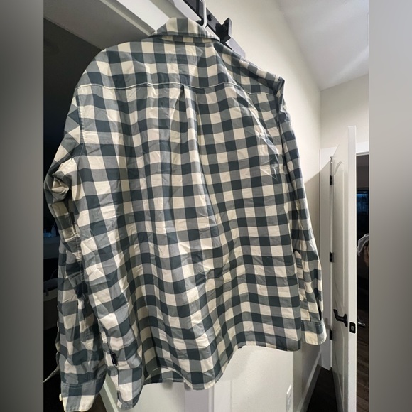 Patagonia Button-Up - Picture 2 of 2